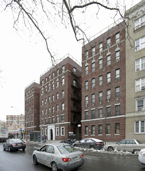 Helen Court in Bronx, NY - Building Photo