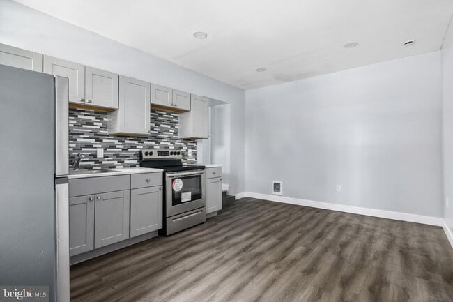 171 E Sharpnack St in Philadelphia, PA - Foto de edificio - Building Photo