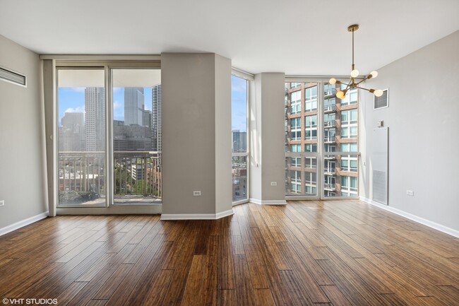 645 N Kingsbury St in Chicago, IL - Building Photo - Building Photo