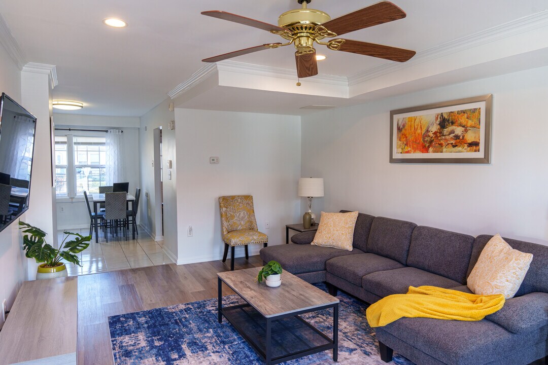 8439 Pioneer Dr in Severn, MD - Building Photo