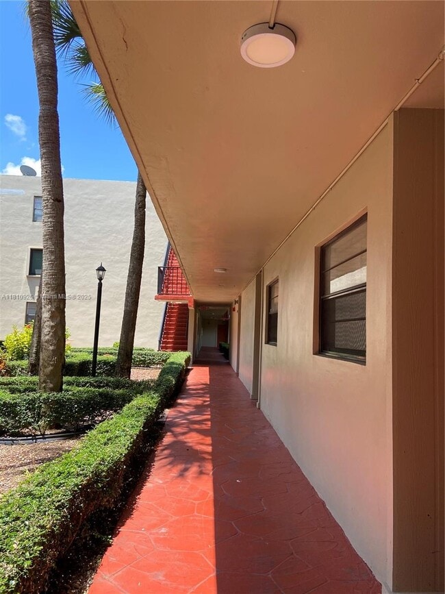 10865 SW 112th Ave in Miami, FL - Building Photo - Building Photo
