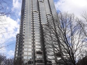 300 W Peachtree St NW in Atlanta, GA - Building Photo - Building Photo