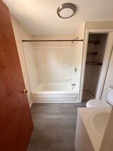 271 E 10th St in Oswego, NY - Building Photo - Building Photo