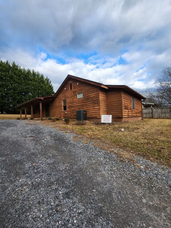 14 Marigold St in Asheville, NC - Building Photo - Building Photo