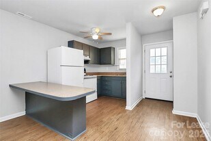 4220 Castleton Rd in Charlotte, NC - Building Photo