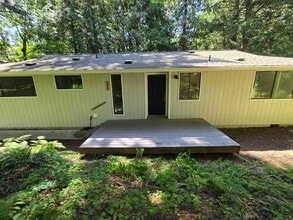 10 Little Strawberry Ln in Bellingham, WA - Building Photo - Building Photo