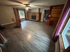 2015 SE Ridge Rd in Shelton, WA - Foto de edificio - Building Photo