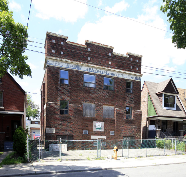 668 Brock Ave in Toronto, ON - Building Photo - Primary Photo