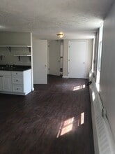 63 Main Street in Windsor, VT - Foto de edificio - Interior Photo