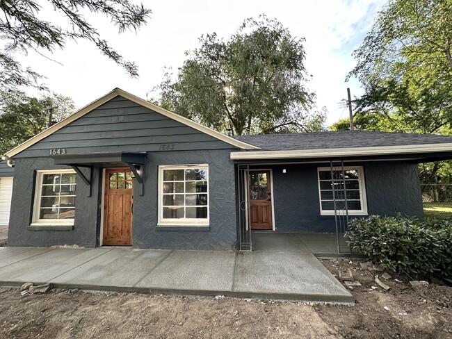 property at 1643 E Woodland Ave