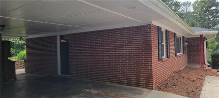 1933 Silvastone Dr in Decatur, GA - Building Photo - Building Photo