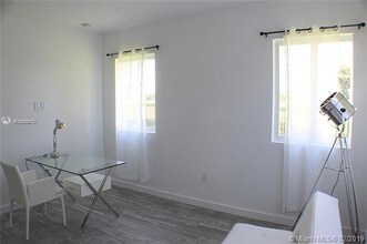 315 S Shore Dr-Unit -4 in Miami Beach, FL - Building Photo - Building Photo