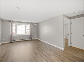 1821 Middlesex St, Unit 10 in Lowell, MA - Building Photo