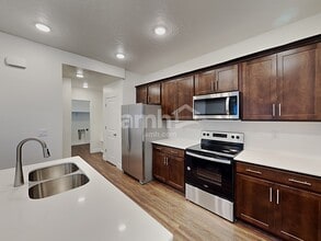 6818 N Silver Gate Dr in Park City, UT - Building Photo - Building Photo