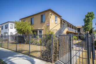 1960 Cedar Ave in Long Beach, CA - Building Photo - Building Photo