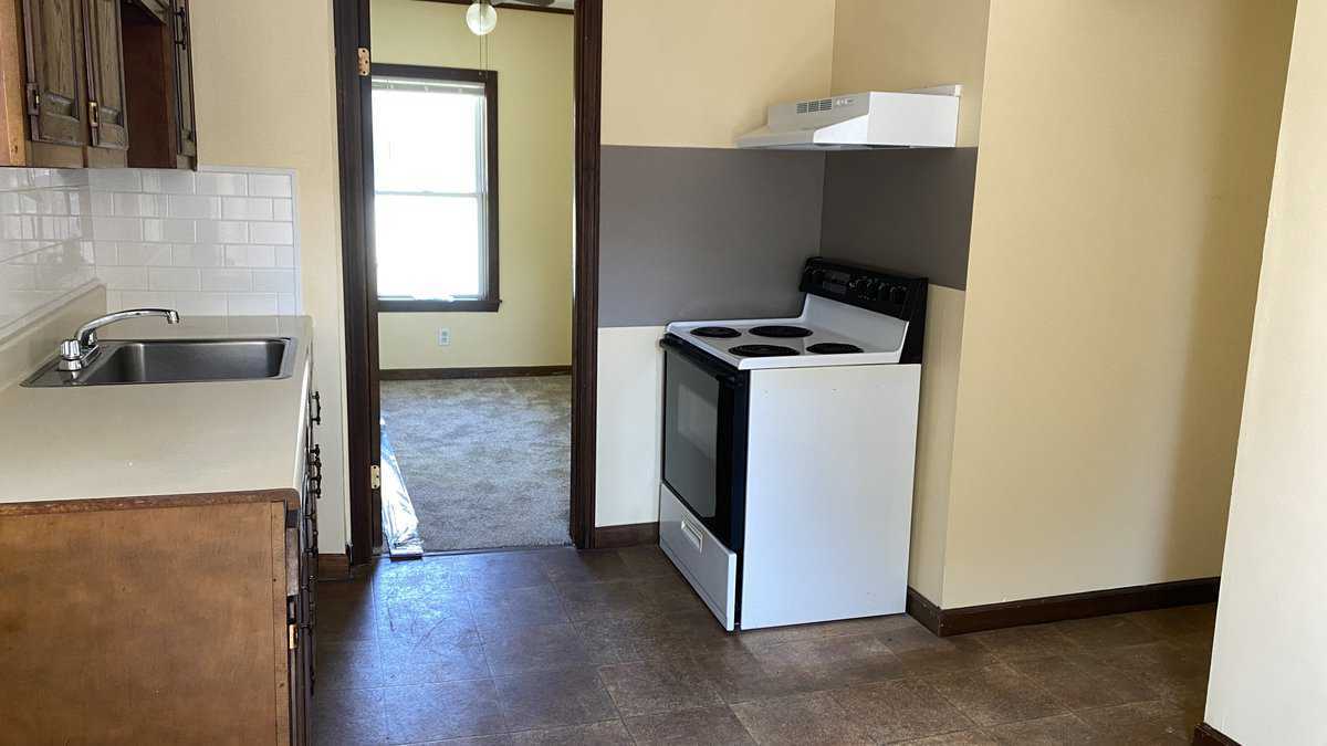 6 Hill Ave, Unit 2 in Easthampton, MA - Building Photo