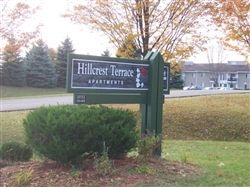 Hillcrest Terrace in Manton, MI - Foto de edificio