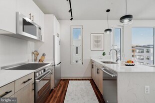 4240 Chestnut St in Philadelphia, PA - Building Photo