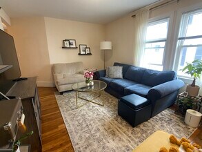 78 Ten Hills Rd, Unit 1 in Somerville, MA - Foto de edificio - Building Photo