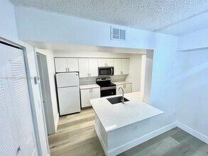 15201 SW 80th St in Miami, FL - Building Photo - Building Photo