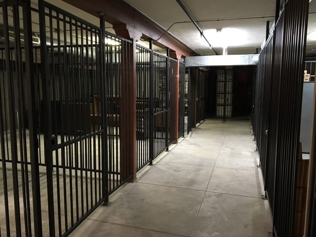 Victoria Hotel in Santa Barbara, CA - Foto de edificio - Building Photo