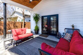 2715 Zaragosa St in Austin, TX - Foto de edificio - Building Photo