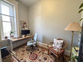 1569 Beacon St, Unit 12 in Brookline, MA - Foto de edificio - Building Photo