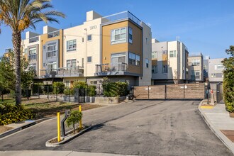 Latitudes at Silver Lake in Los Angeles, CA - Building Photo - Building Photo