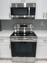 2616 NW 49th St in Fort Lauderdale, FL - Foto de edificio - Building Photo