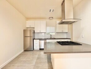 519 3/4-518 Mariposa Ave in Los Angeles, CA - Building Photo - Building Photo