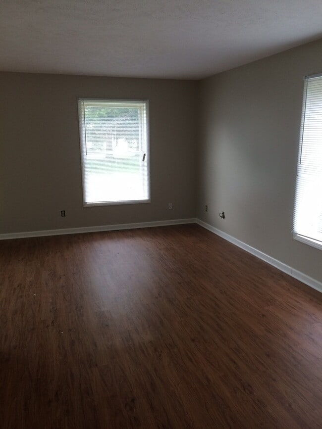 232 W Roswell Ave in Nedrow, NY - Building Photo - Building Photo