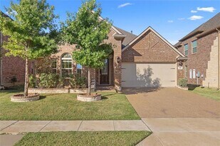 348 Prairie Ridge Ln in Lewisville, TX - Building Photo