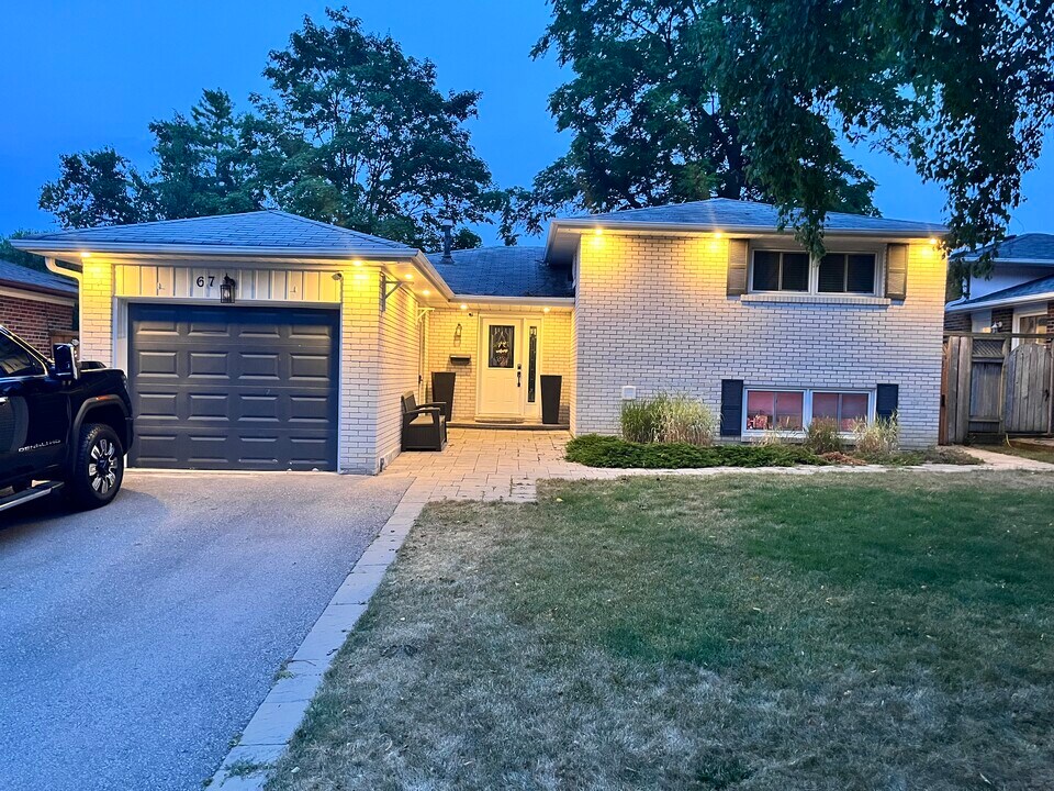 67 Tilley Dr in Toronto, ON - Building Photo