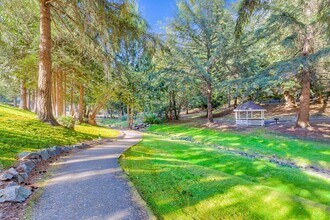 Evergreen Apartments in Federal Way, WA - Building Photo - Building Photo