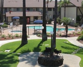 Stonehedge Apartments in Anaheim, CA - Building Photo - Building Photo