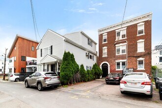 10 Bedford St in Somerville, MA - Building Photo - Building Photo