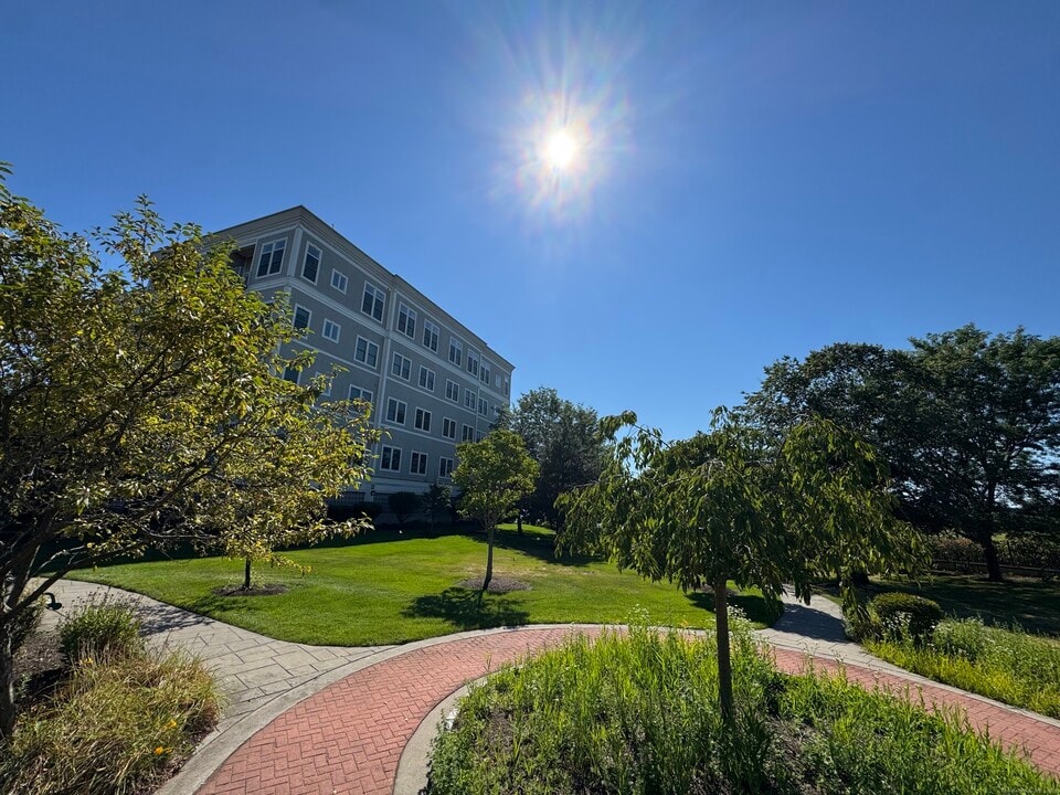 200 Harbour Close in New Haven, CT - Building Photo