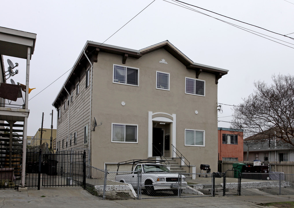 1122 E 17th St in Oakland, CA - Building Photo