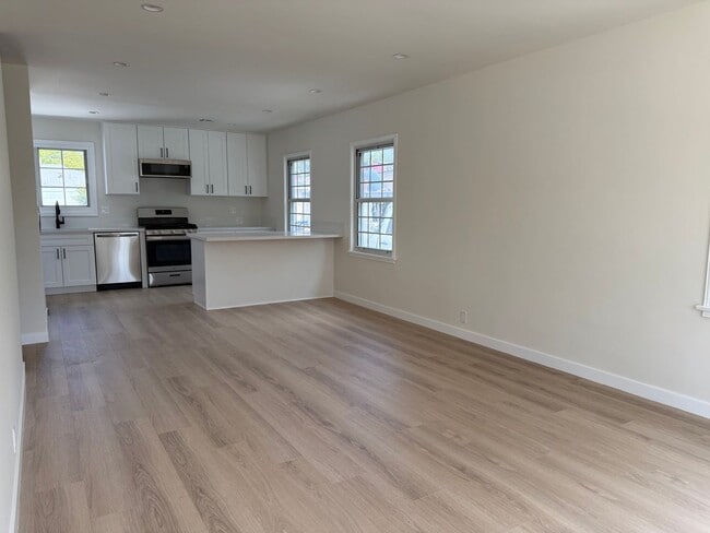 2120 N Dymond St in Burbank, CA - Building Photo - Building Photo