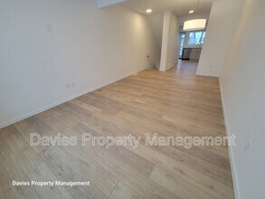 1209 Keswick Dr SW in Edmonton, AB - Building Photo - Building Photo