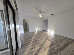 9418 Nakoma Way in Spring Hill, FL - Building Photo - Building Photo