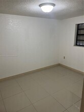 615 NW 25th Ct in Miami, FL - Building Photo - Building Photo