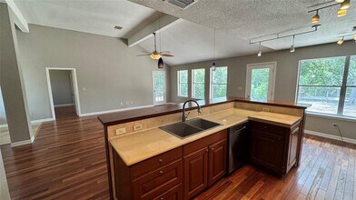 126 Riverside Ln in Martindale, TX - Building Photo - Building Photo