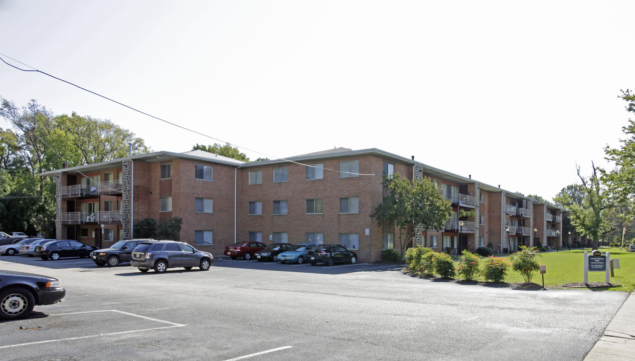 Dwell Apartments in Richmond, VA - Building Photo