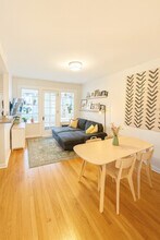 1340 W Byron St, Unit 01 in Chicago, IL - Building Photo - Building Photo