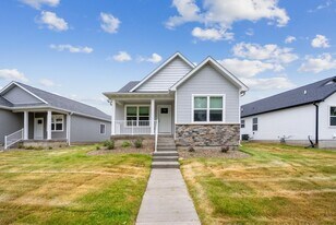 125 Axlewood Dr in Waterloo, IA - Building Photo