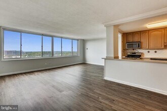 11801 Rockville Pike in North Bethesda, MD - Foto de edificio - Building Photo