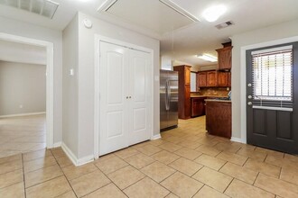 1312 Riggs St in Baytown, TX - Foto de edificio - Building Photo