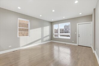 1048 N Lawndale Ave, Unit 1 in Chicago, IL - Building Photo - Building Photo