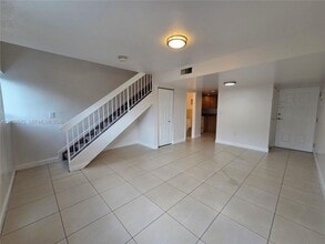 5 Olive Dr in Hialeah, FL - Building Photo - Building Photo